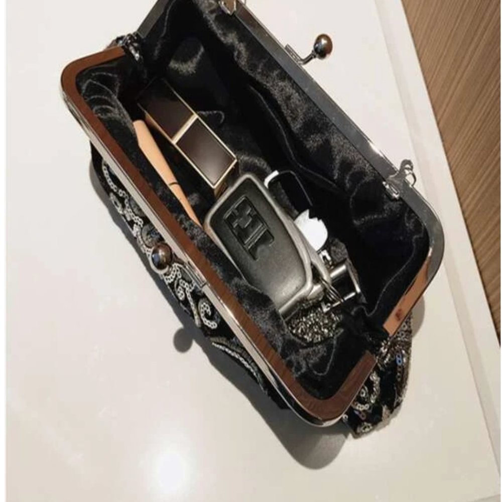 Vintage Style Silver Sequin Evening Bag - Picture 2 of 6